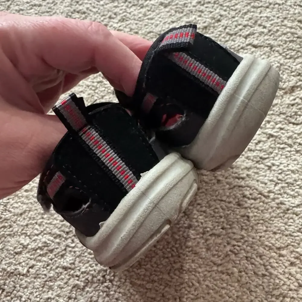 OshKosh B'gosh Durable Washable Baby Boys Size 6 M Sandals Closed Toe Adjustable